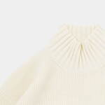 スティル バイ ハンドのタートルネックニット、ネックとポケットの編み地を合わせたゆったりシルエット｜写真2