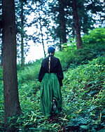 マメ クロゴウチ 2022年リゾートコレクション - 故郷、長野の自然を慈しむ｜写真10