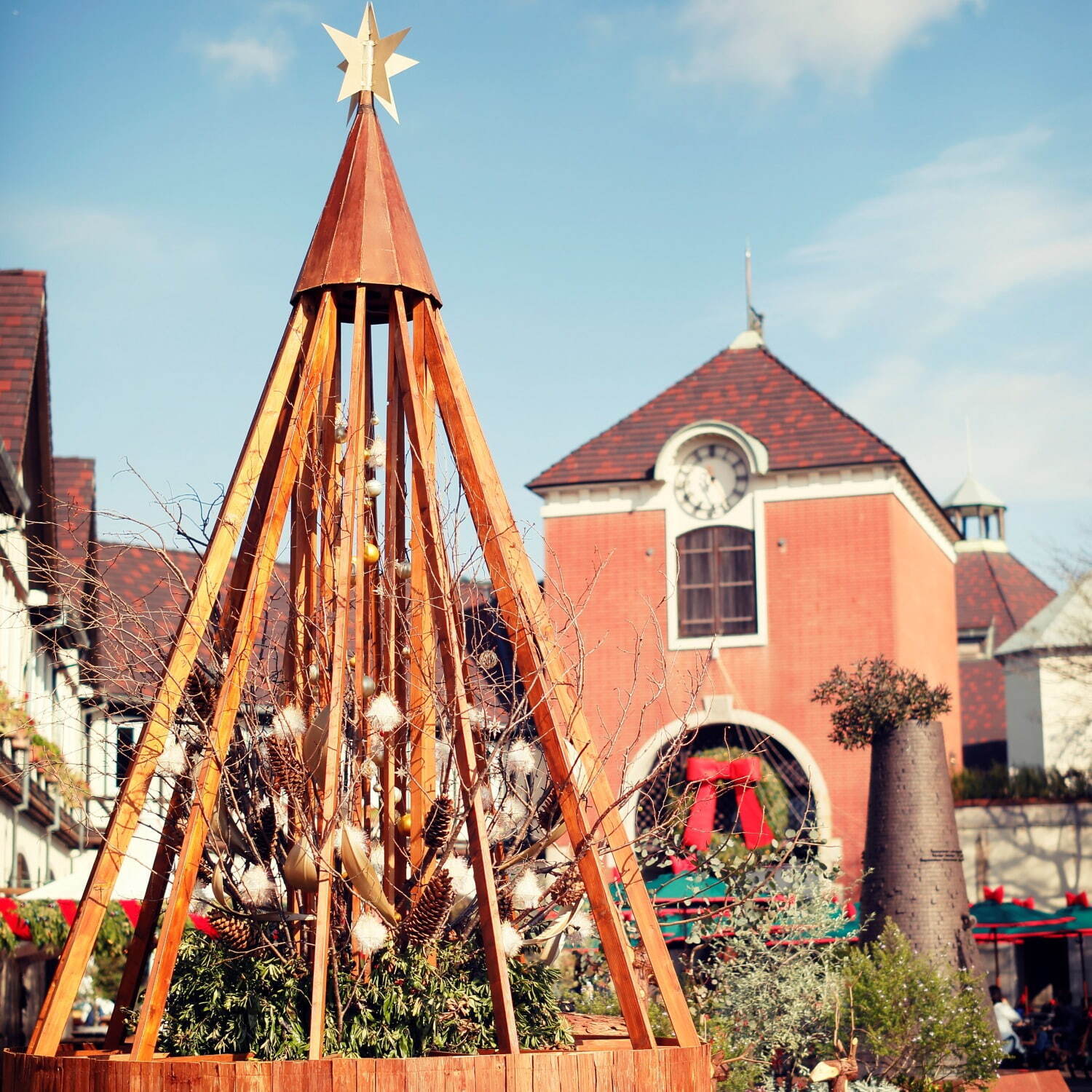 神戸布引ハーブ園の 古城のクリスマス クリスマスマーケットや巨大リースが集う ボタニカル クリスマス ファッションプレス
