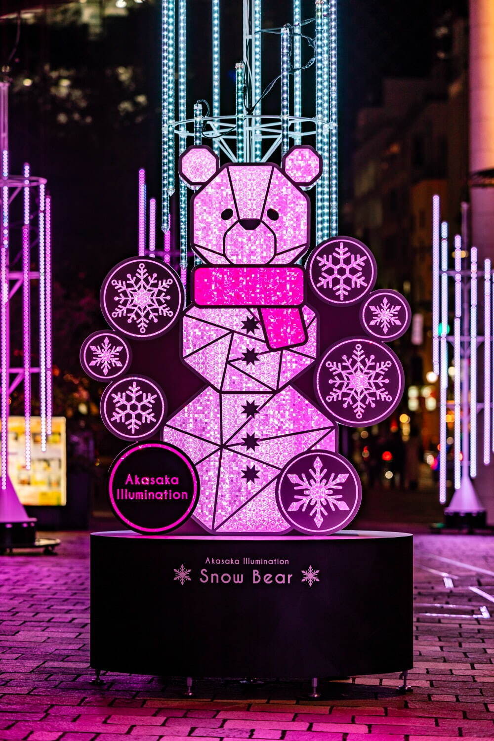 東京・赤坂サカスのイルミネーション、大きなシロクマやハート型イルミほかクリスマスツリーも｜写真1