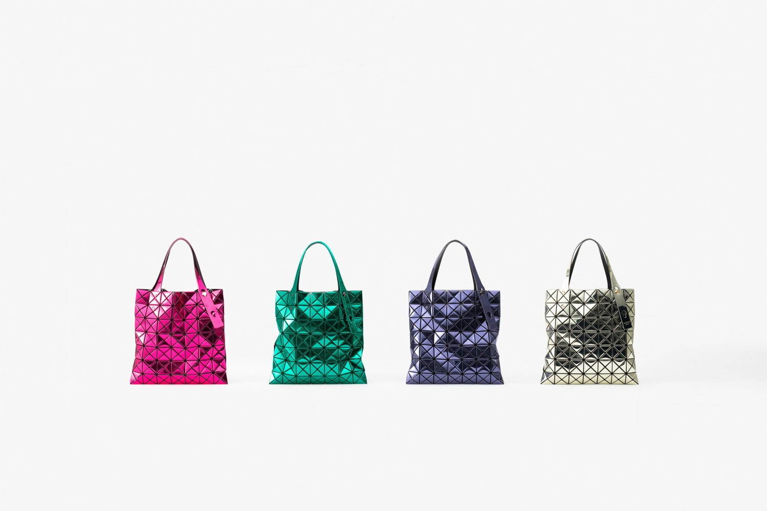 BAO BAO ISSEY MIYAKE"鏡"のように輝くミニトートバッグにカラフルな新色｜写真1