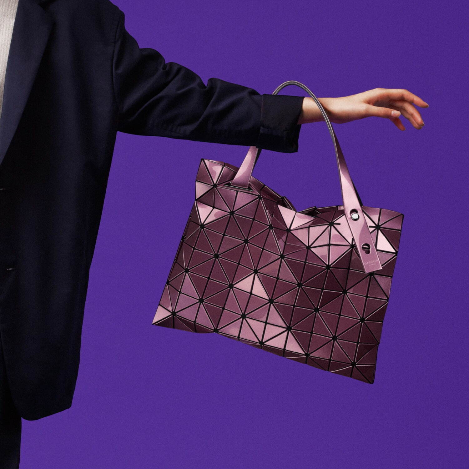 BAO BAO ISSEY MIYAKE"鏡"のように輝くミニトートバッグにカラフルな新色｜写真4