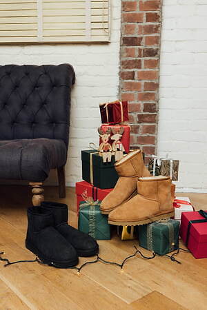 UGGメタリックレザーでアップデートしたスカフェットメタリックスパークルです。 楽天市場】アグ UGG サンダル レディース ファー フラッフ
