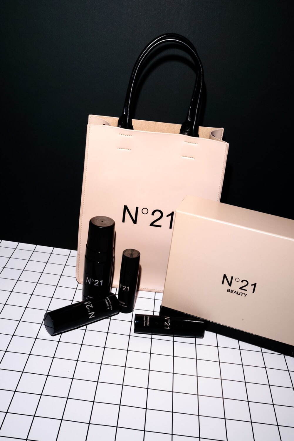 N21初のスキンケア＆シュタイフと初コラボ“ヌードカラー”テディベア