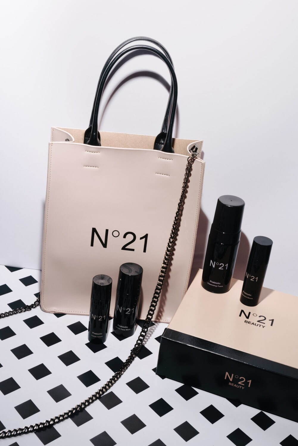 N21初のスキンケア＆シュタイフと初コラボ“ヌードカラー”テディベア、大阪・うめだ阪急に｜写真9