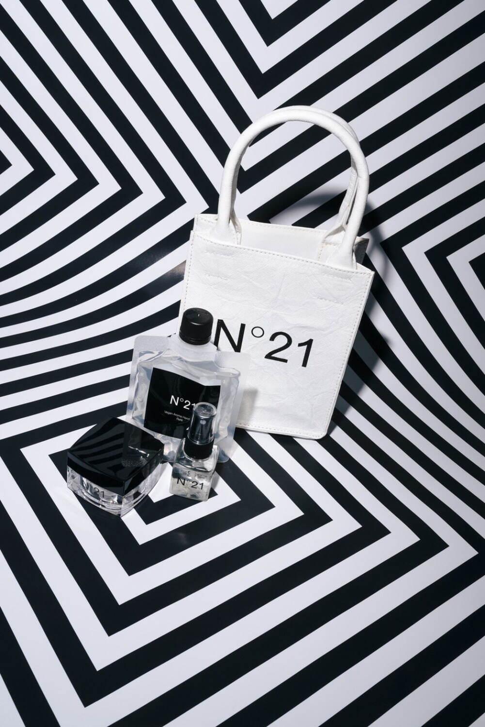 N21初のスキンケア＆シュタイフと初コラボ“ヌードカラー”テディベア、大阪・うめだ阪急に｜写真3