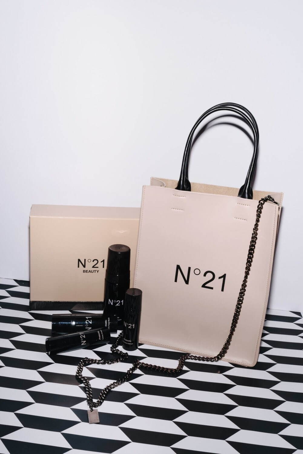 N21初のスキンケア＆シュタイフと初コラボ“ヌードカラー”テディベア、大阪・うめだ阪急に｜写真10