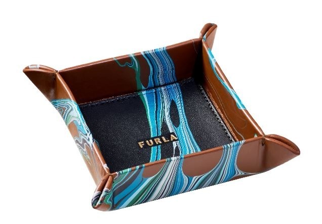 フルラ“マーブル模様”のメンズバッグ＆財布、日本の伝統技術を応用した 