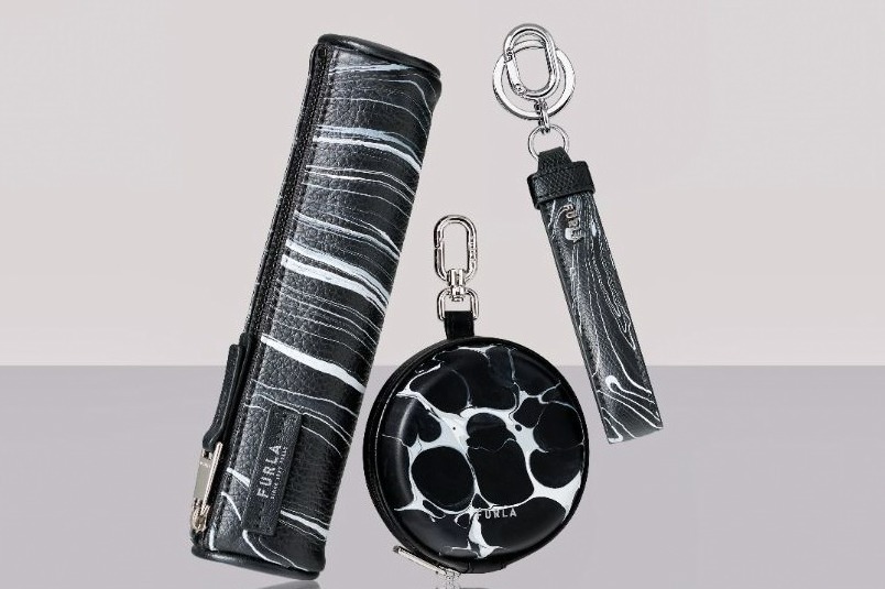 フルラ“マーブル模様”のメンズバッグ＆財布、日本の伝統技術を応用したDWS JAPANとコラボ