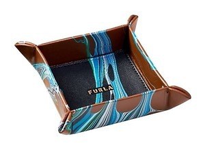 フルラ マーブル模様 のメンズバッグ 財布 日本の伝統技術を応用したdws Japanとコラボ ファッションプレス