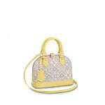 ルイ・ヴィトンのクリスマスギフト、“ピンク”のミニ財布＆“LV サークル”のゴールドピアス｜写真4