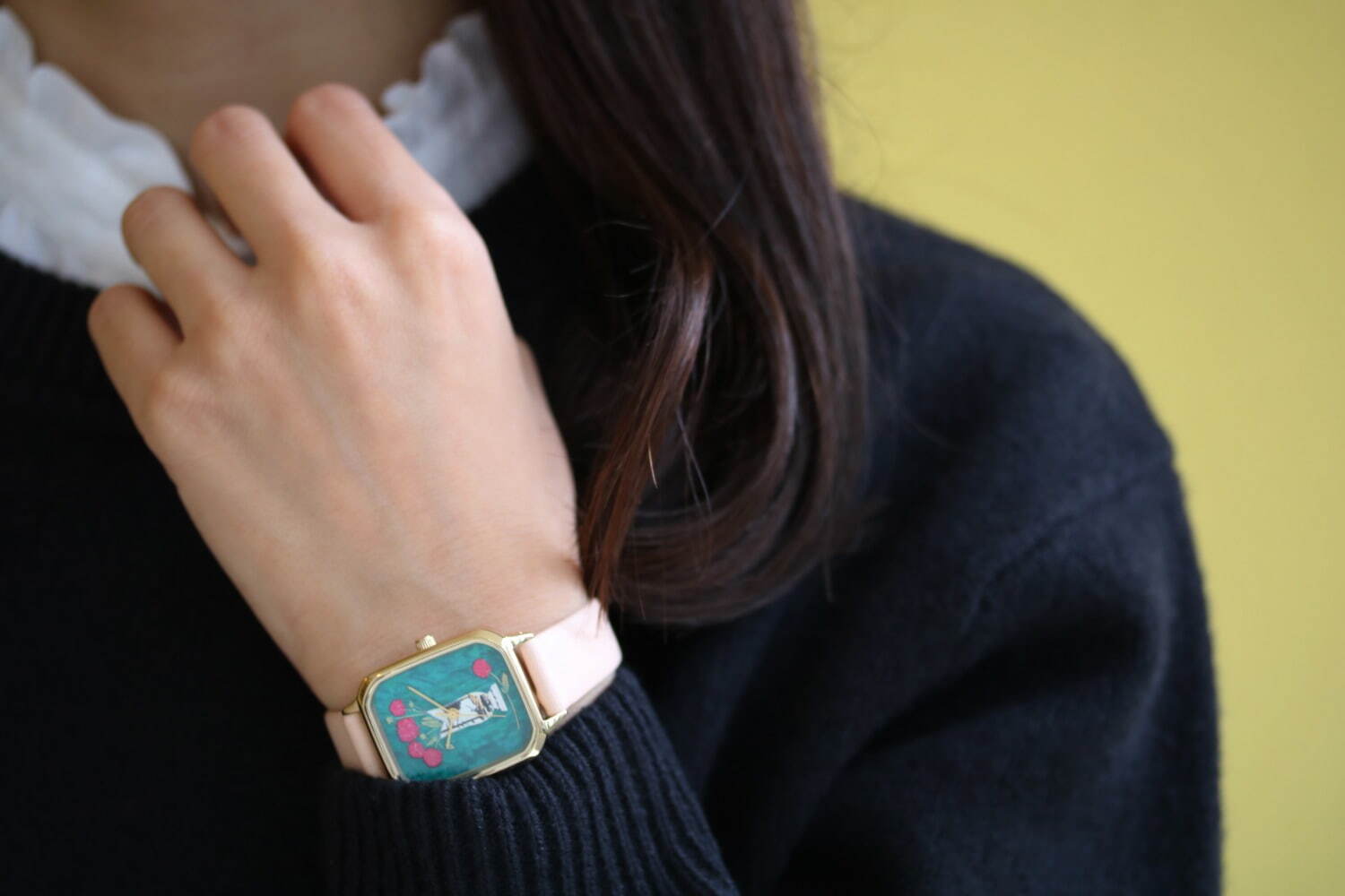 小さな絵画のような腕時計、ポーリー・ファーン“額縁”風スクエアウォッチ「ピクチャーフレーム」に新作｜写真11