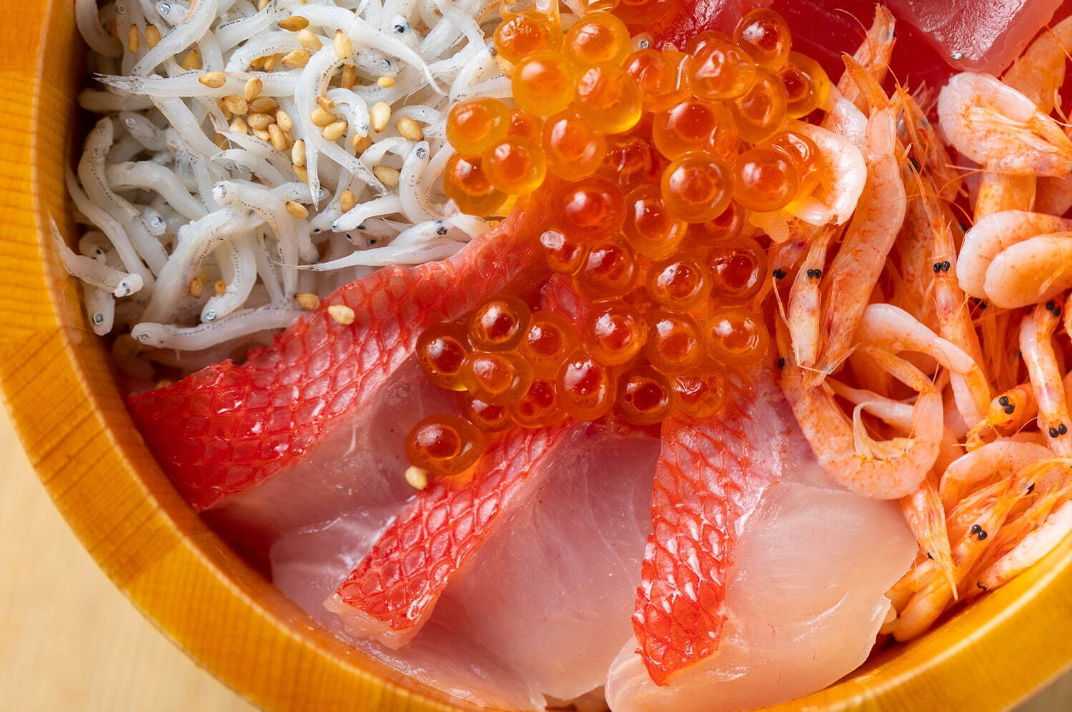 刺身食べ放題「熱海おさかなパラダイス」約30種類メニューを好きなだけ、オリジナル海鮮丼作りも｜写真6