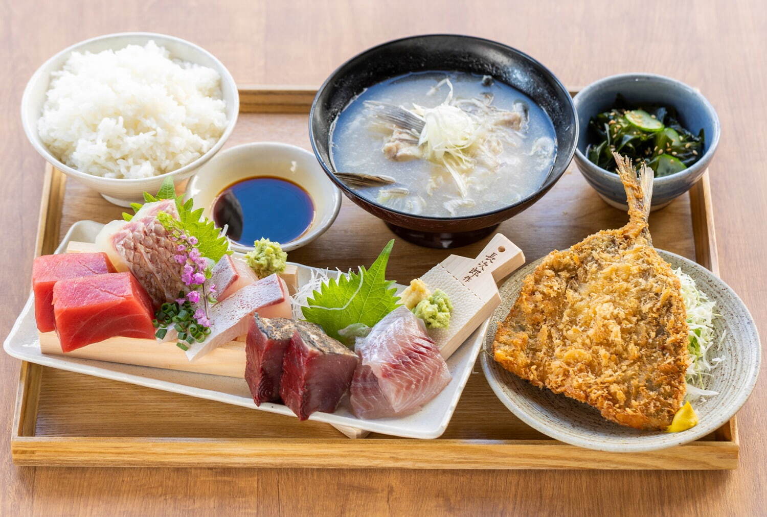 刺身食べ放題「熱海おさかなパラダイス」約30種類メニューを好きなだけ、オリジナル海鮮丼作りも｜写真7