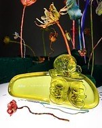 メリッサ×Y/プロジェクト“ランの花”付きクリアサンダルや花瓶ミュール、伊勢丹新宿の限定ストアで｜写真7