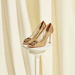 マノロ ブラニク(Manolo Blahnik) ゴールド｜写真1