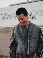 ユナイテッドアローズ＆サンズが神山隆二とコラボ、アートワークとスタッズを配したリメイクMA-1｜写真14