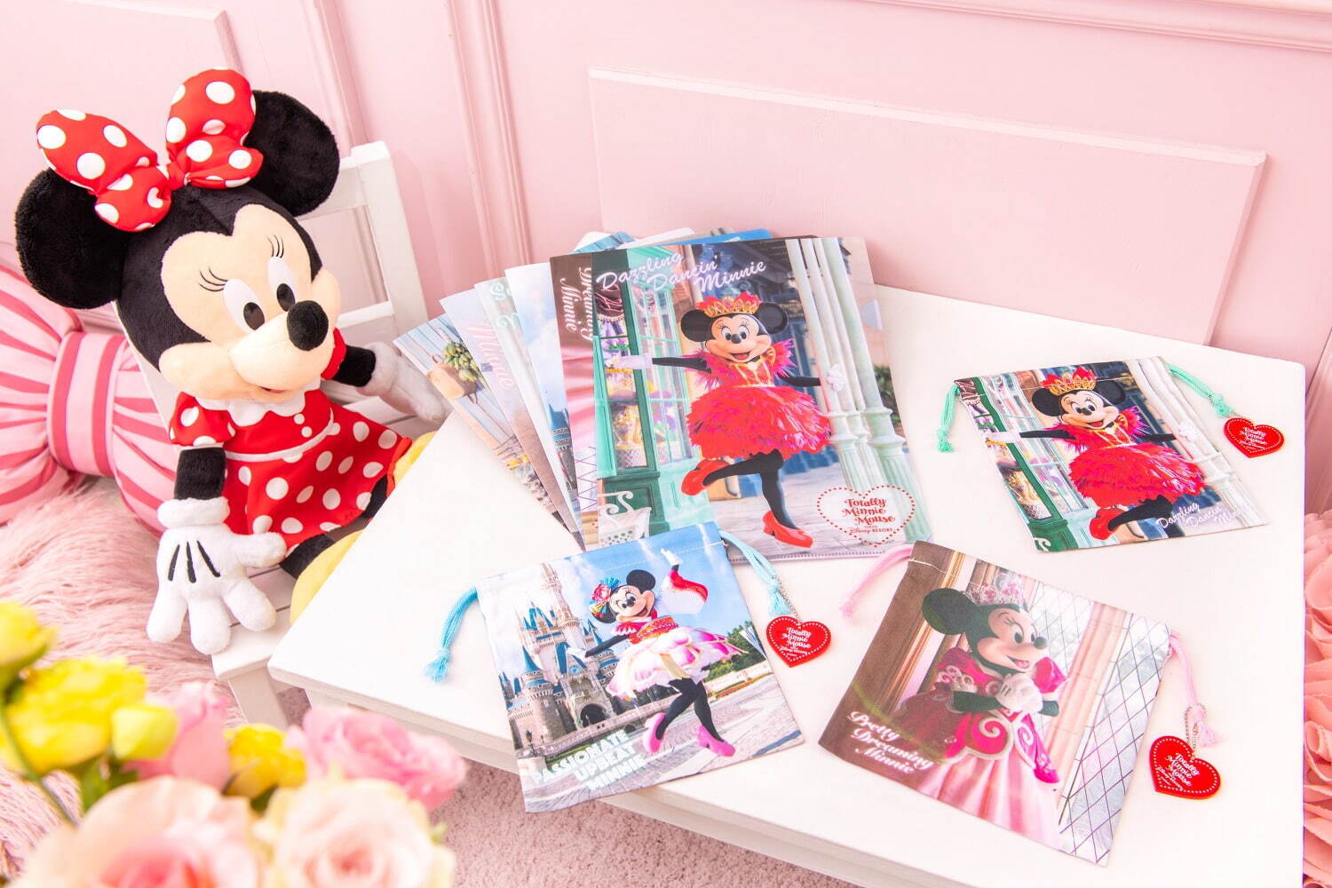 東京ディズニーリゾート“ミニーマウス”限定グッズ、桜モチーフのプレートやハート型クッション｜写真44