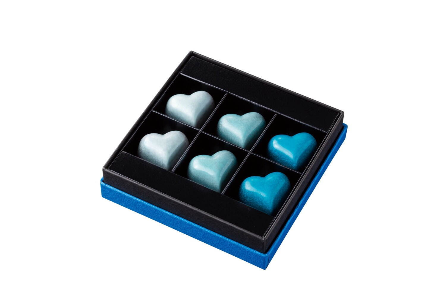 ブノワ・ニアンのバレンタイン - 鮮やかブルーのハート形チョコ
