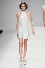 翡翠(HISUI)、2010春夏コレクション - 白から生まれる様々な可能性｜写真5