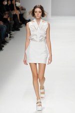 翡翠(HISUI)、2010春夏コレクション - 白から生まれる様々な可能性｜写真9