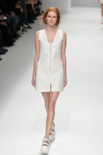 翡翠(HISUI)、2010春夏コレクション - 白から生まれる様々な可能性｜写真11