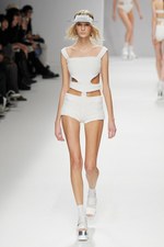 翡翠(HISUI)、2010春夏コレクション - 白から生まれる様々な可能性｜写真16