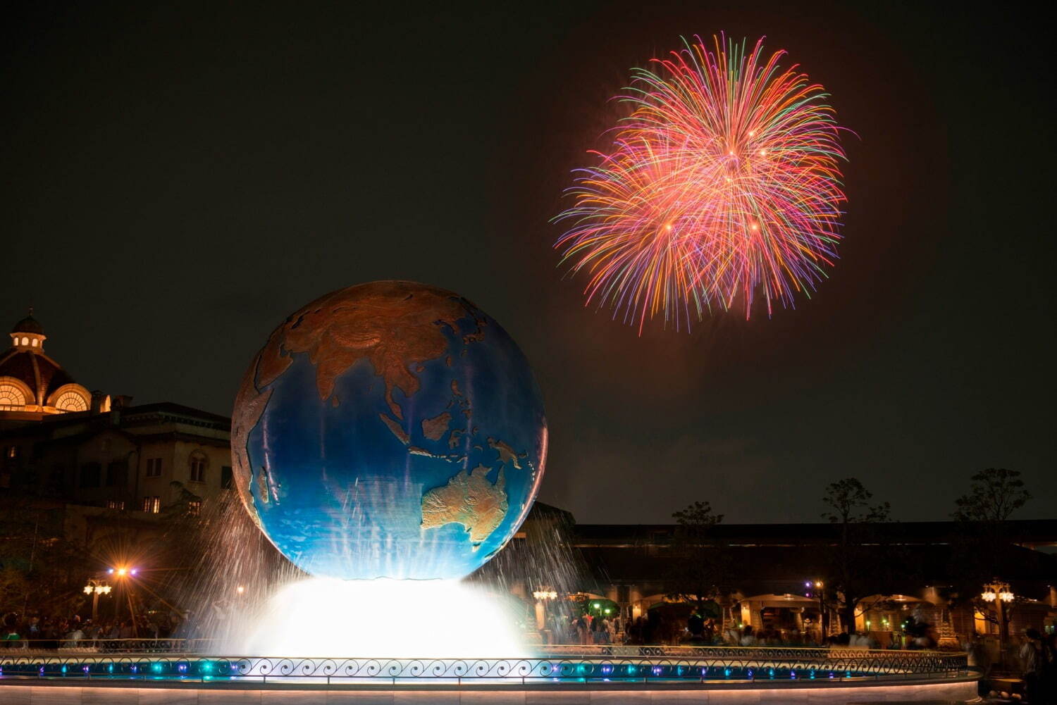 東京ディズニーランド＆シーの花火「ディズニー・ライト・ザ・ナイト」約11カ月ぶりに再開｜写真2