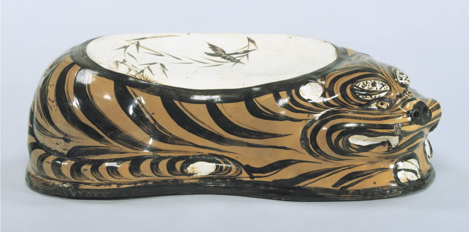 白釉鉄絵虎形枕 中国・磁州窯 金~元時代・12~13世紀 横河民輔氏寄贈 東京国立博物館蔵