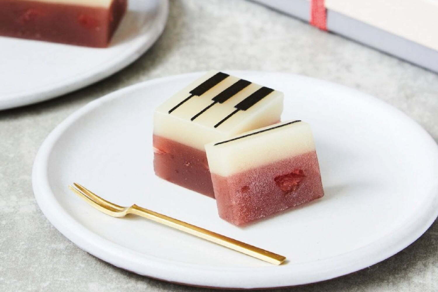 羊羹｜ピアノ型羊羹「湯布院 ジャズとようかん」“いちご”入り羊羹が12月限定で、チョコの冬限定フレーバーも