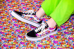 VANS キャラクター柄スニーカー Vans × MOMOKO SAKURA】 コラボレートコレクションを7月4日(金
