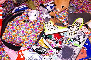 VANS“ぬいぐるみ”着想ダルメシアン柄のファースニーカー、シャンデリア VANS“ぬいぐるみ”着想ダルメシアン柄のファースニーカー、シャンデリア