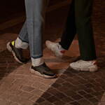 ヴァレンティノ“ネオンカラー”の新作メンズウェア、ネオンピンクの立体ソールを配したスニーカーも｜写真15