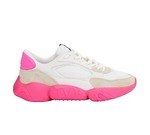 ヴァレンティノ“ネオンカラー”の新作メンズウェア、ネオンピンクの立体ソールを配したスニーカーも｜写真1