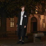 ヴァレンティノ“ネオンカラー”の新作メンズウェア、ネオンピンクの立体ソールを配したスニーカーも｜写真6