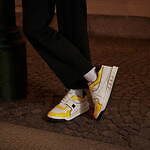 ヴァレンティノ“ネオンカラー”の新作メンズウェア、ネオンピンクの立体ソールを配したスニーカーも｜写真11