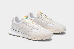 ニューバランス×カサブランカのコラボスニーカー“オールホワイト”の「XC-72」