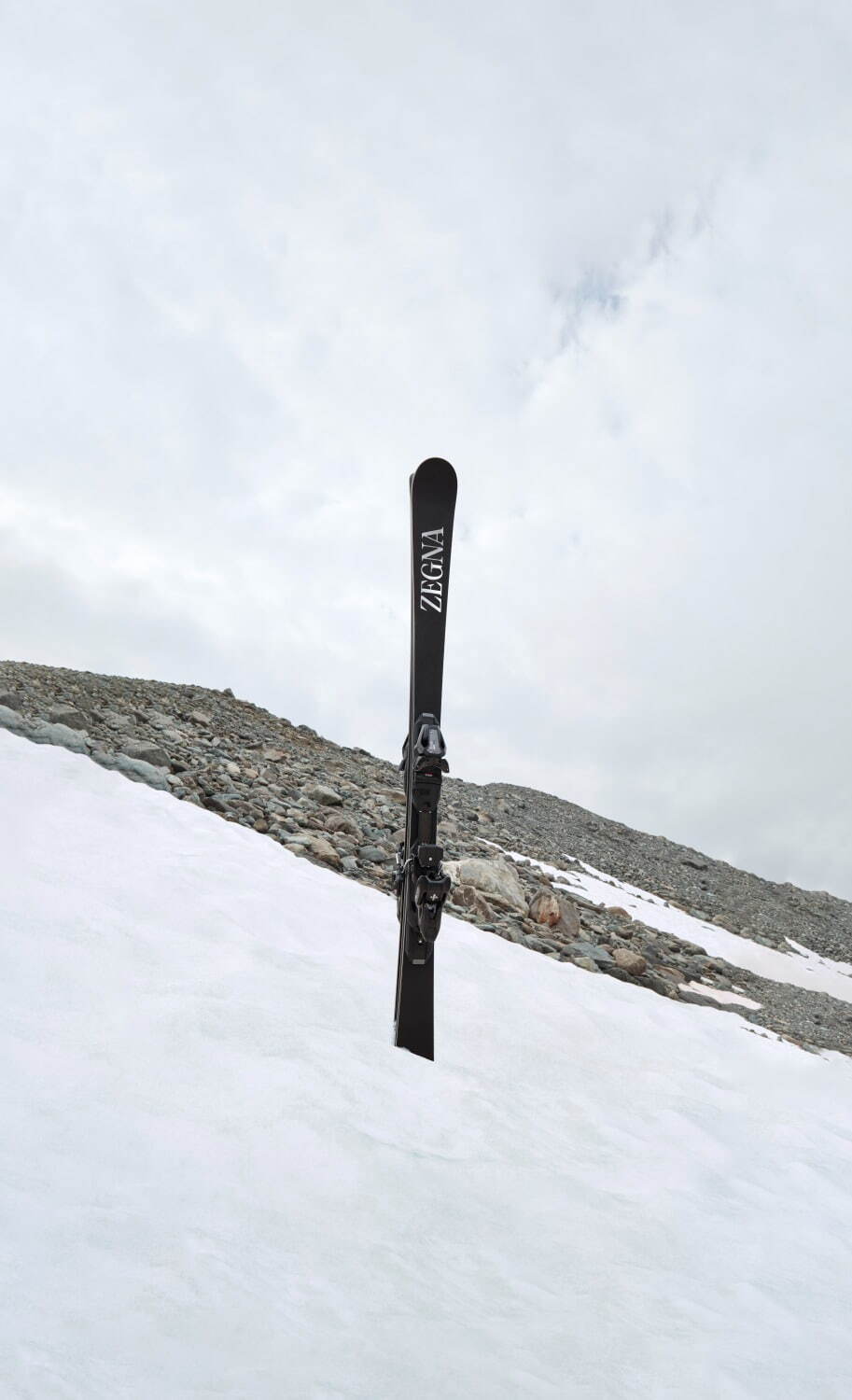 ゼニアのアウトドアアイテム、機能素材のスキーウェアやスポルティバのトレイルシューズ｜写真5