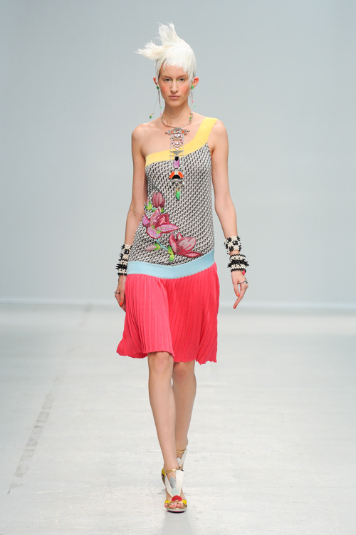 マニッシュ アローラ(manish arora) 2014年春夏ウィメンズコレクション  - 写真37