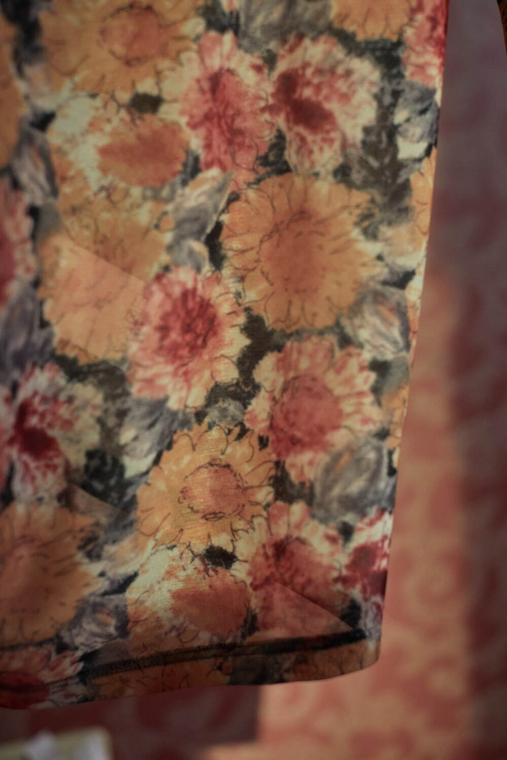 フミエ タナカの“ヴィンテージ風”花柄シアートップス＆新色メッシュTシャツ、ステュディオス限定で｜写真10