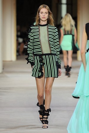 エマニュエル ウンガロ(Emanuel Ungaro) 2014年春夏ウィメンズコレクション  - 写真13