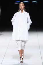 イッセイ ミヤケ 2014年春夏コレクション - "Wearing Light"テクニカルに光を服に落とし込めば｜写真1