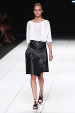 イッセイ ミヤケ 2014年春夏コレクション - "Wearing Light"テクニカルに光を服に落とし込めば｜写真5