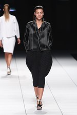 イッセイ ミヤケ 2014年春夏コレクション - "Wearing Light"テクニカルに光を服に落とし込めば｜写真7