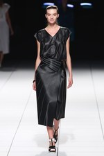 イッセイ ミヤケ 2014年春夏コレクション - "Wearing Light"テクニカルに光を服に落とし込めば｜写真9