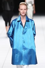 イッセイ ミヤケ 2014年春夏コレクション - "Wearing Light"テクニカルに光を服に落とし込めば｜写真12