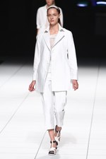 イッセイ ミヤケ 2014年春夏コレクション - "Wearing Light"テクニカルに光を服に落とし込めば｜写真25