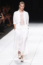 イッセイ ミヤケ 2014年春夏コレクション - "Wearing Light"テクニカルに光を服に落とし込めば｜写真26