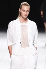 イッセイ ミヤケ 2014年春夏コレクション - "Wearing Light"テクニカルに光を服に落とし込めば｜写真27