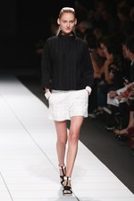 イッセイ ミヤケ 2014年春夏コレクション - "Wearing Light"テクニカルに光を服に落とし込めば｜写真31
